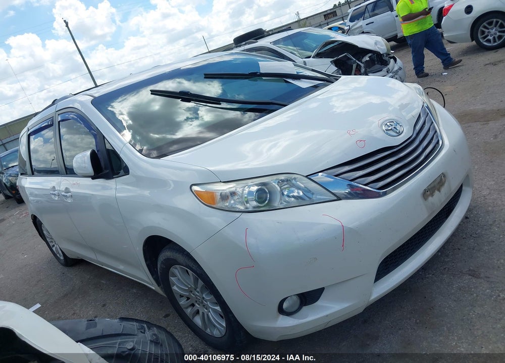 2017 TOYOTA SIENNA XLE 8 PASSENGER VIN: 5TDYZ3DC6HS863411