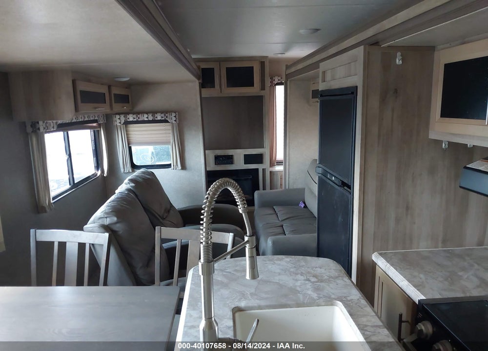 2019 COACHMEN CATALINA LEGACY EDITION VIN: 5ZT2CAYB5KX014853