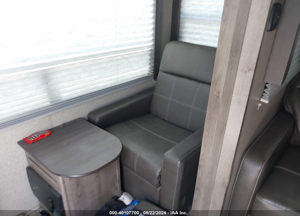 2018 KEYSTONE SPRINTER VIN: 4YDF26F28J1532797