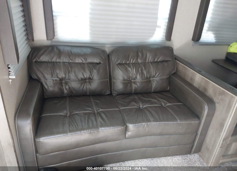 2018 KEYSTONE SPRINTER VIN: 4YDF26F28J1532797
