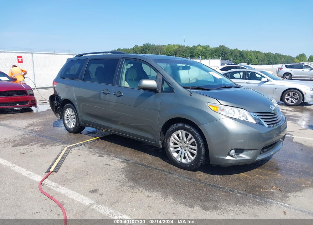 2014 TOYOTA SIENNA XLE V6 8 PASSENGER VIN: 5TDYK3DC8ES523385