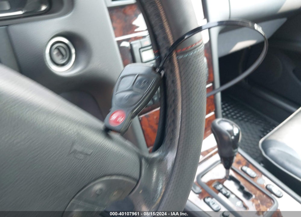 2001 MERCEDES-BENZ E 320 VIN: WDBJF65J61B330124
