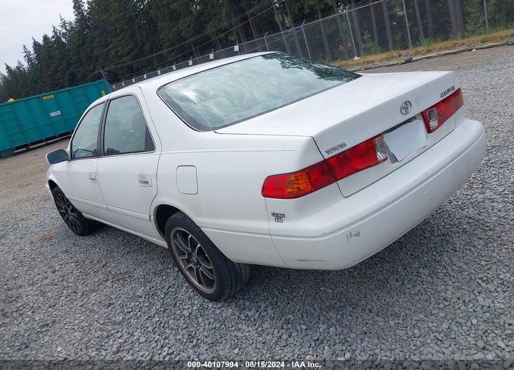 2001 TOYOTA CAMRY LE VIN: 4T1BG22K51U832518