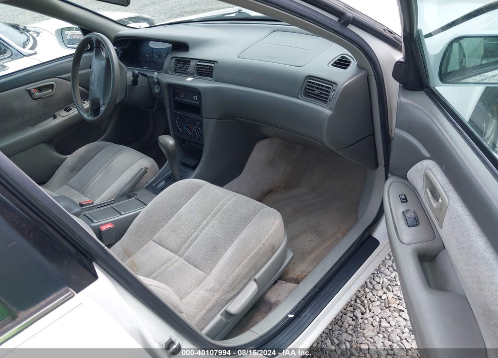 2001 TOYOTA CAMRY LE VIN: 4T1BG22K51U832518