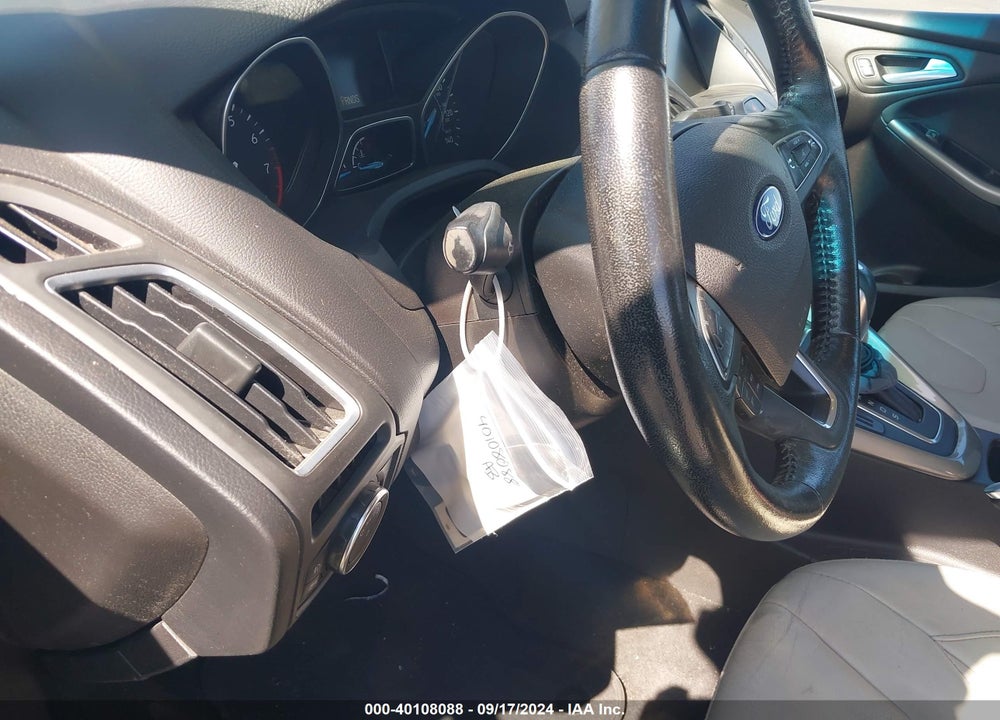 2015 FORD FOCUS TITANIUM VIN: 1FADP3N28FL300469