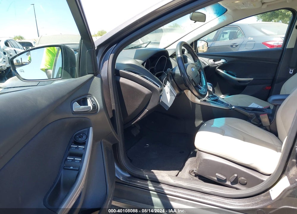 2015 FORD FOCUS TITANIUM VIN: 1FADP3N28FL300469