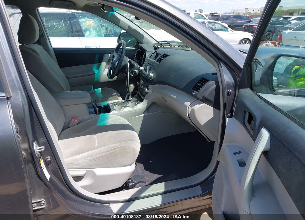 2011 TOYOTA HIGHLANDER BASE V6 VIN: 5TDZK3EH9BS038215