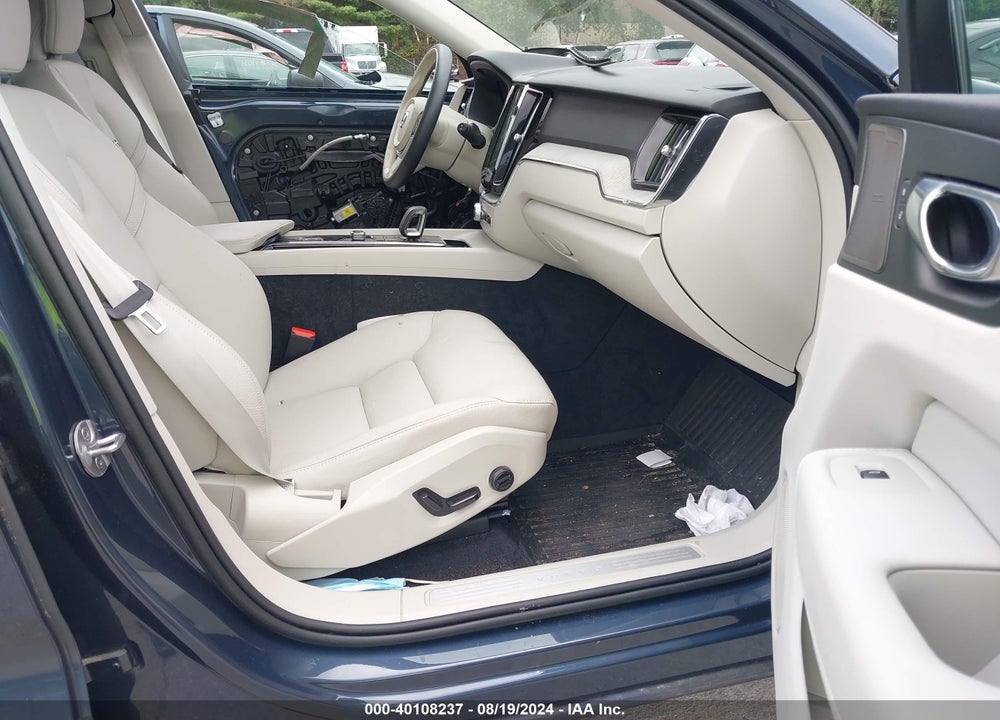 2023 VOLVO XC60 B5 PLUS BRIGHT THEME VIN: YV4L12RN0P1198245