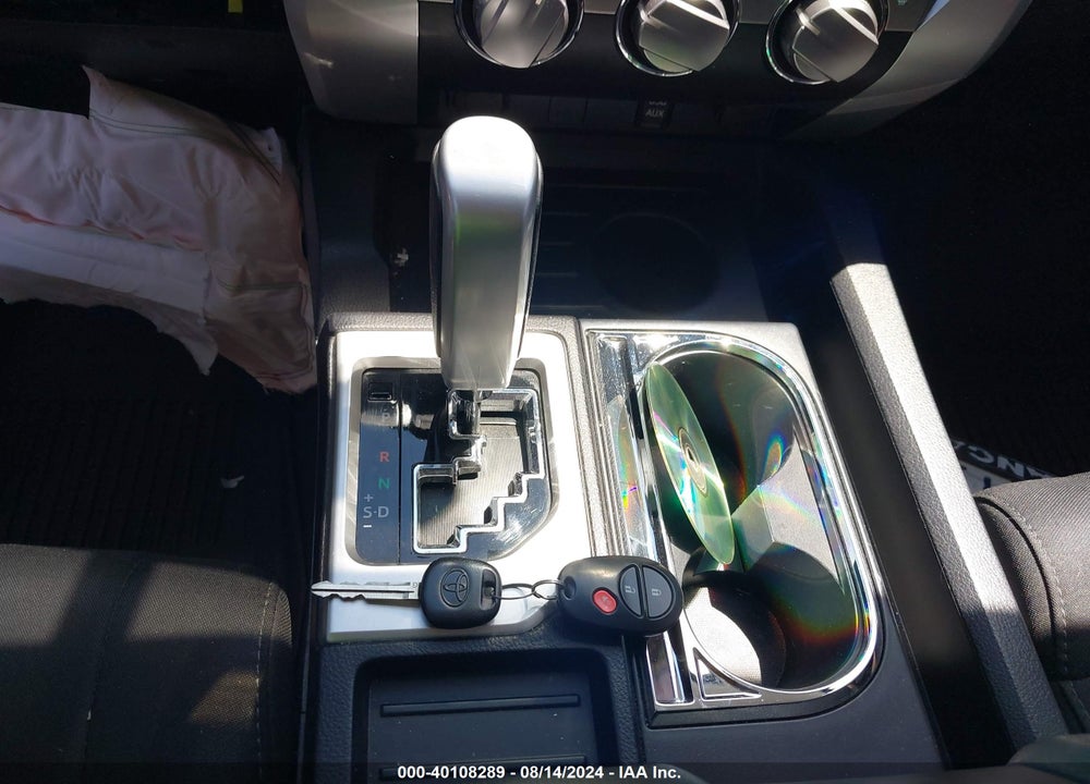 2017 TOYOTA TUNDRA SR5 5.7L V8 VIN: 5TFEY5F1XHX216811