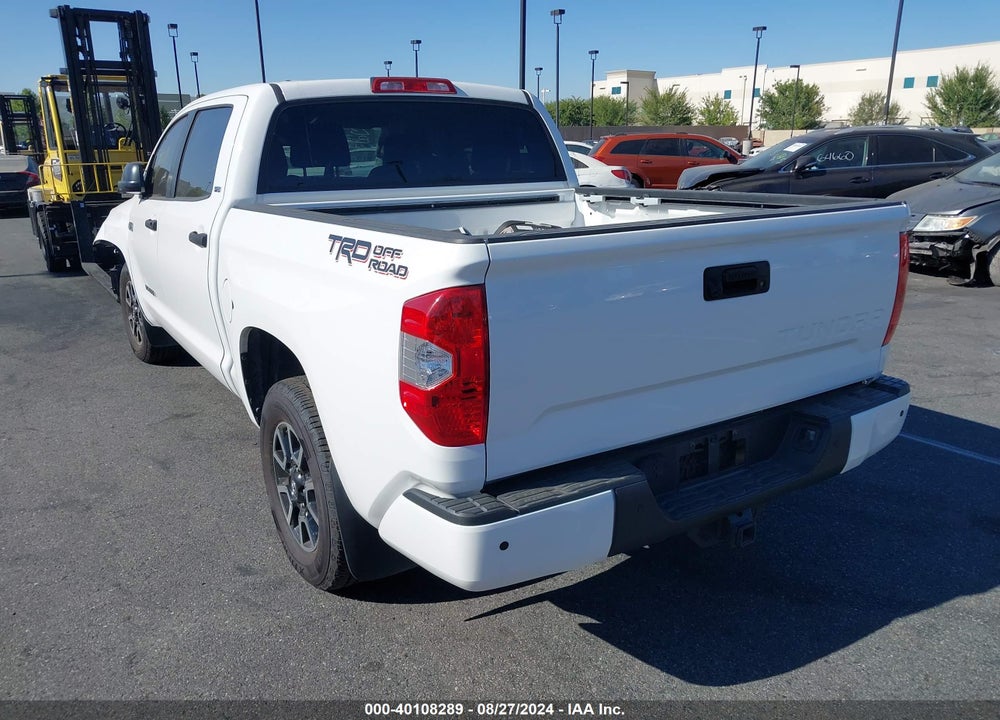 2017 TOYOTA TUNDRA SR5 5.7L V8 VIN: 5TFEY5F1XHX216811