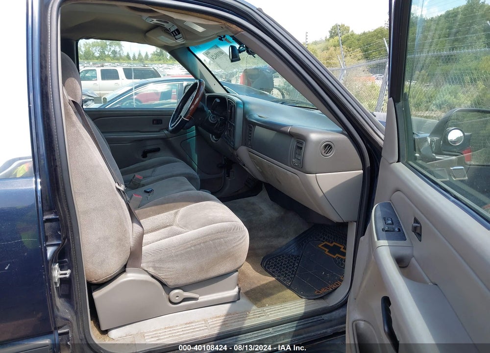 2005 CHEVROLET TAHOE LS VIN: 1GNEK13T05J194176