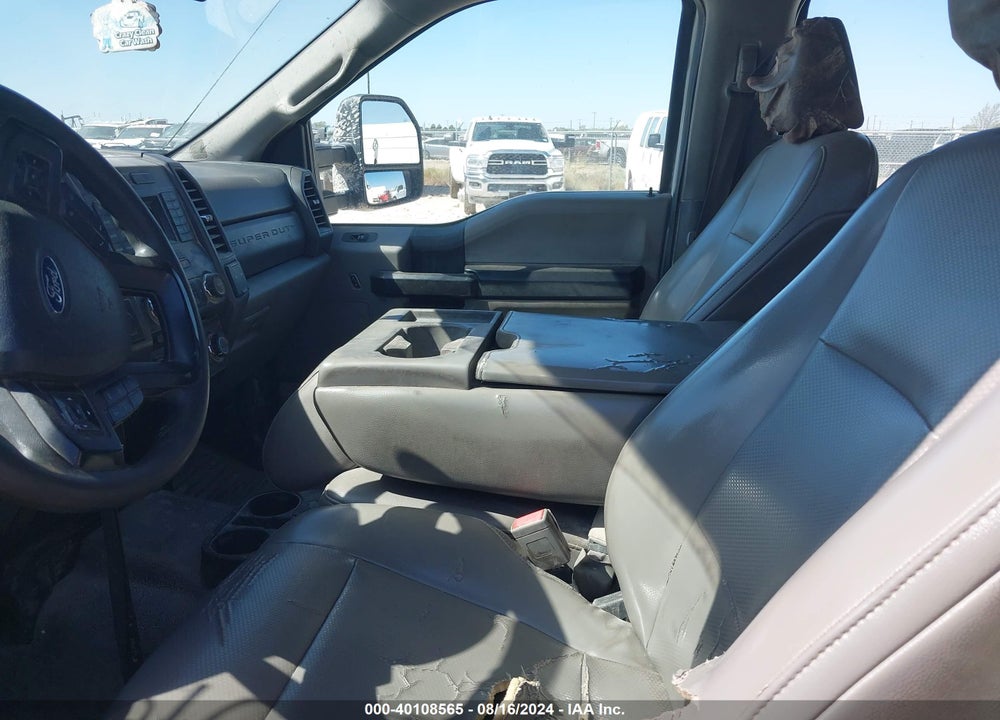 2018 FORD F-350 CHASSIS XL VIN: 1FD8W3H6XJEC95555