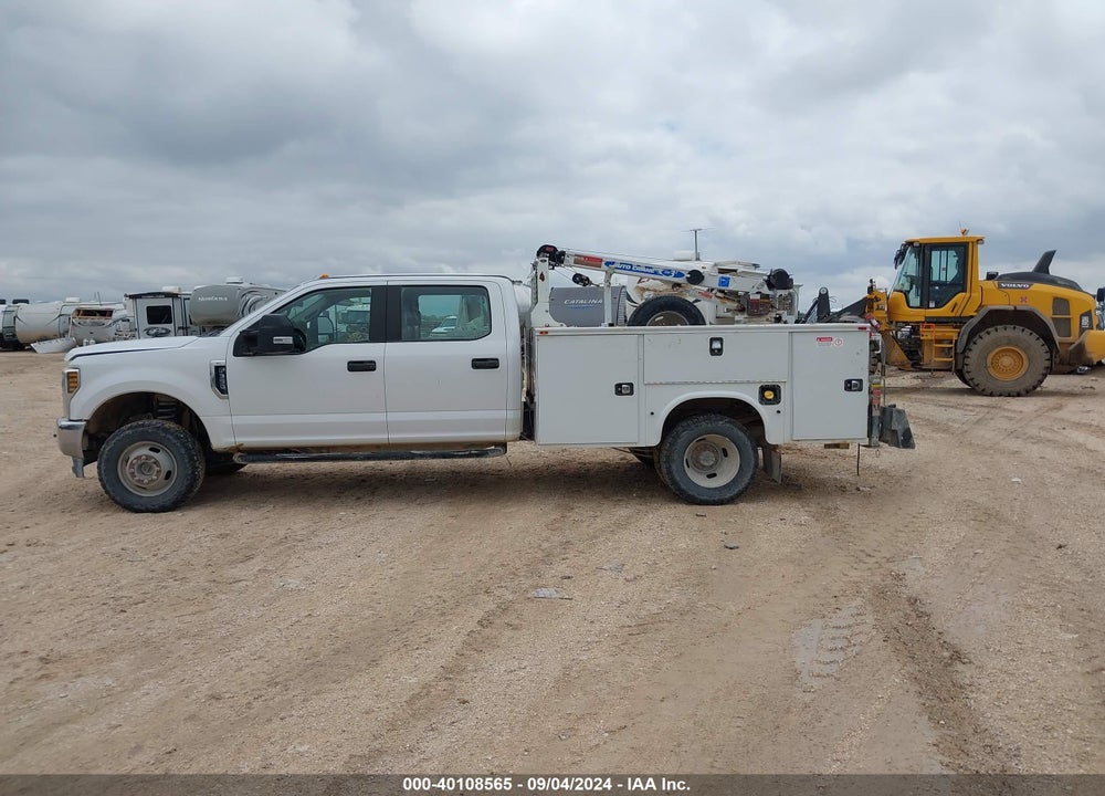 2018 FORD F-350 CHASSIS XL VIN: 1FD8W3H6XJEC95555