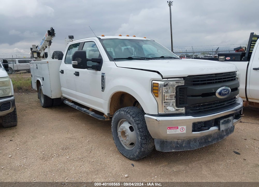 2018 FORD F-350 CHASSIS XL VIN: 1FD8W3H6XJEC95555
