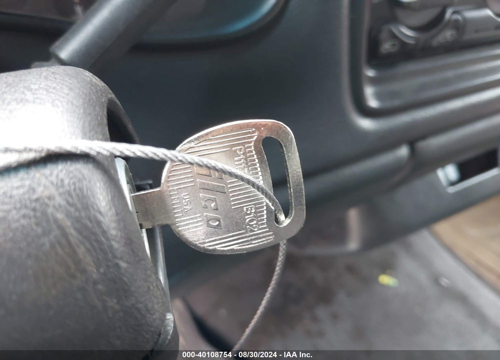 1999 CHEVROLET SILVERADO 1500 LS VIN: 1GCEK19T6XE134673