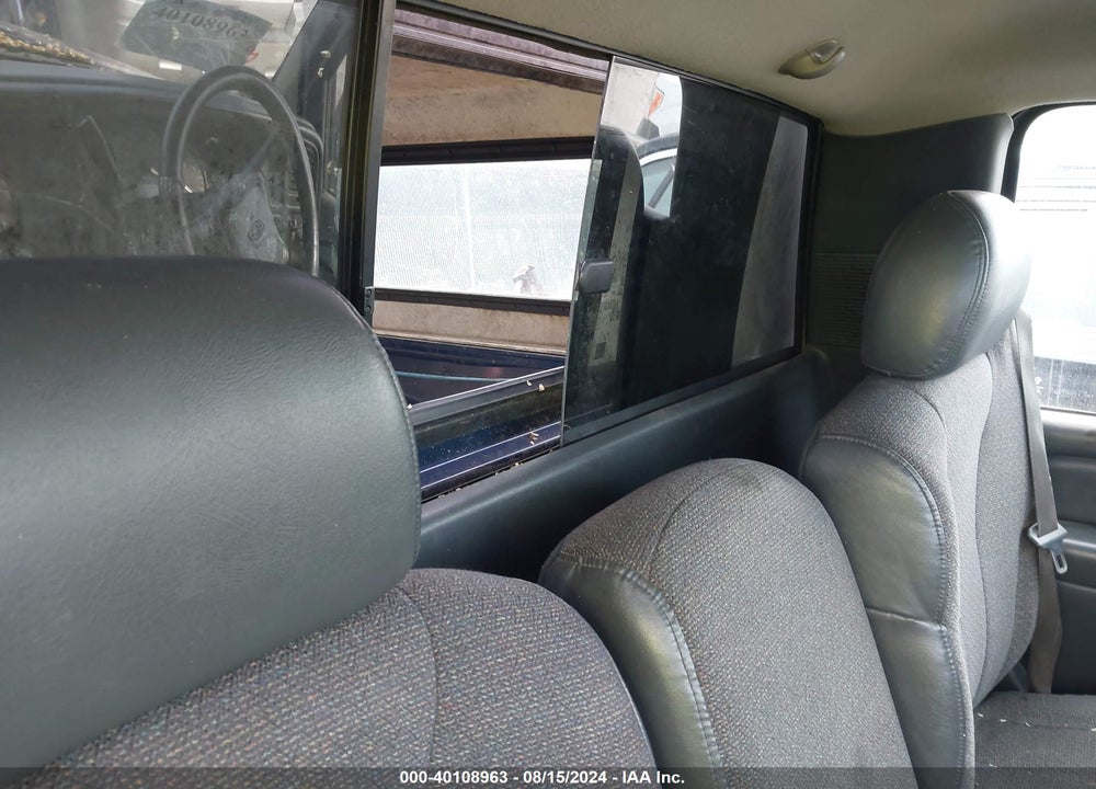 2002 CHEVROLET SILVERADO 1500 VIN: 1GCEC14W72Z153233