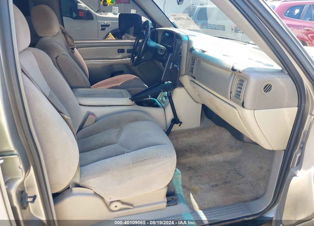 2002 CHEVROLET SUBURBAN 1500 LT VIN: 1GNEC16Z42J239922