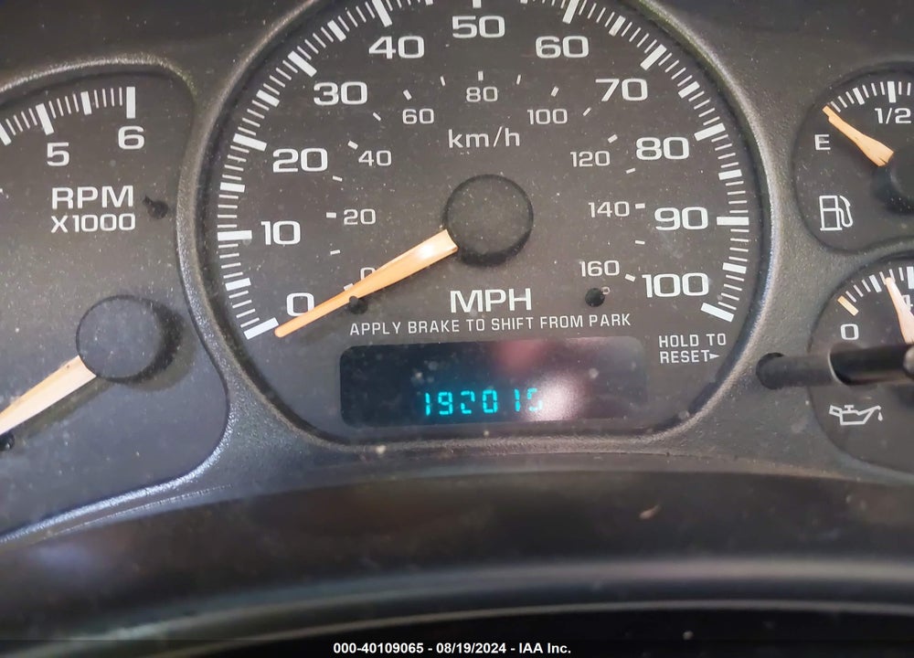 2002 CHEVROLET SUBURBAN 1500 LT VIN: 1GNEC16Z42J239922
