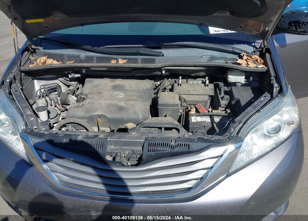 2014 TOYOTA SIENNA XLE V6 8 PASSENGER VIN: 5TDYK3DC4ES421257