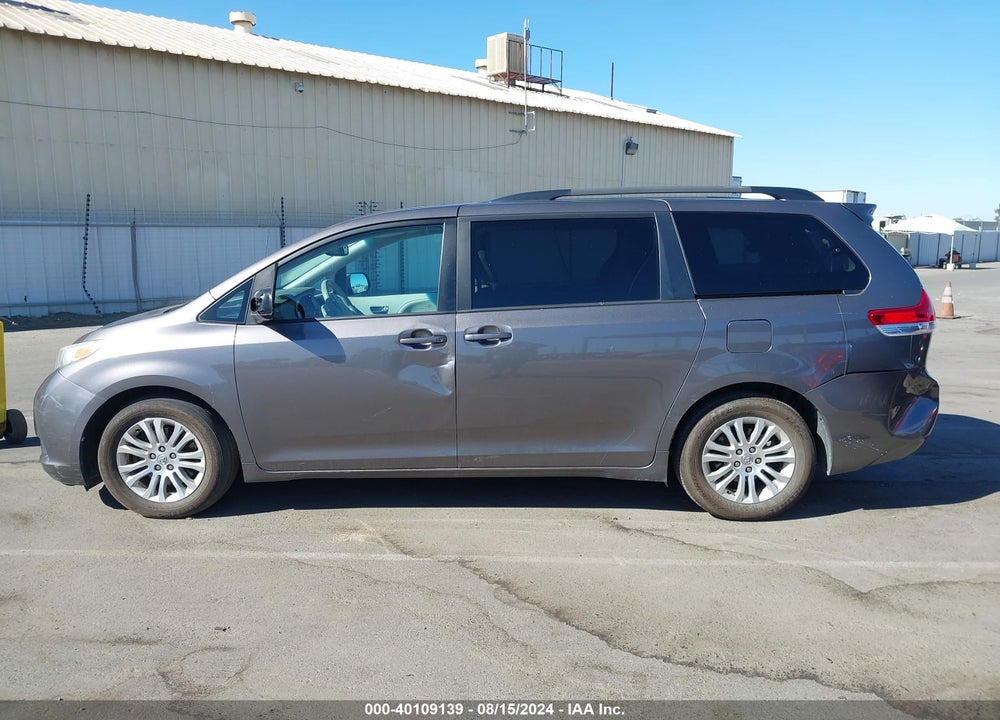 2014 TOYOTA SIENNA XLE V6 8 PASSENGER VIN: 5TDYK3DC4ES421257