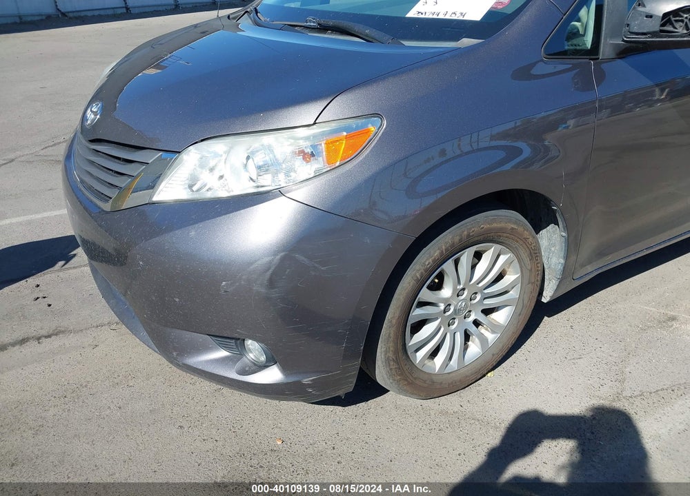 2014 TOYOTA SIENNA XLE V6 8 PASSENGER VIN: 5TDYK3DC4ES421257