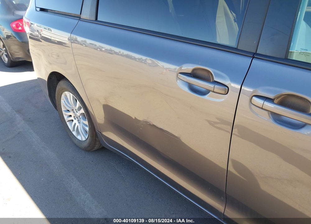 2014 TOYOTA SIENNA XLE V6 8 PASSENGER VIN: 5TDYK3DC4ES421257