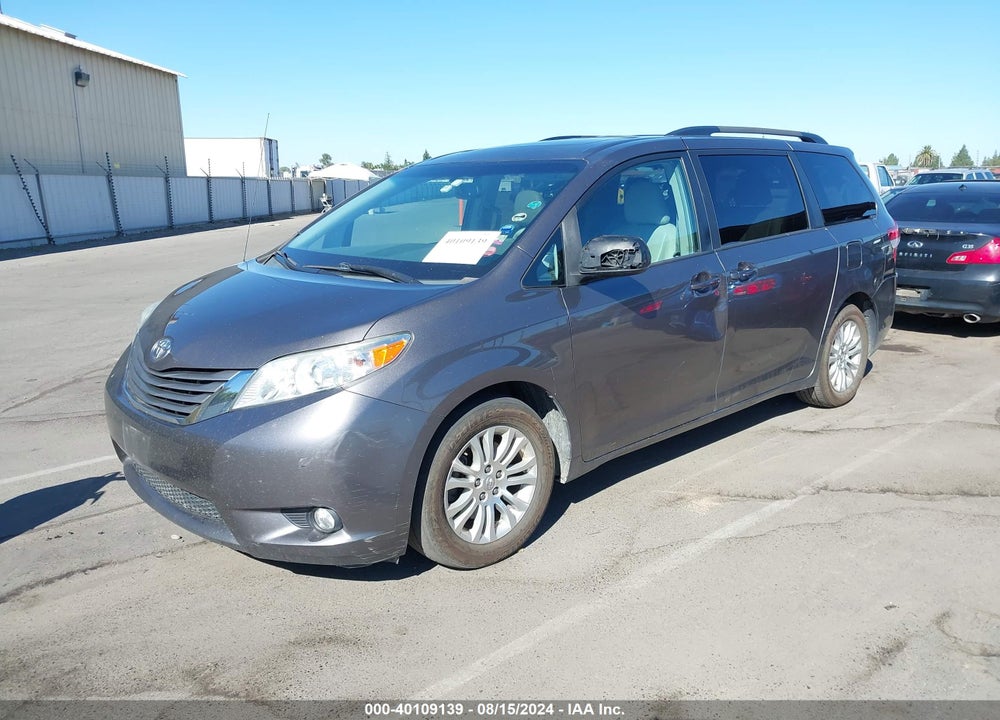 2014 TOYOTA SIENNA XLE V6 8 PASSENGER VIN: 5TDYK3DC4ES421257