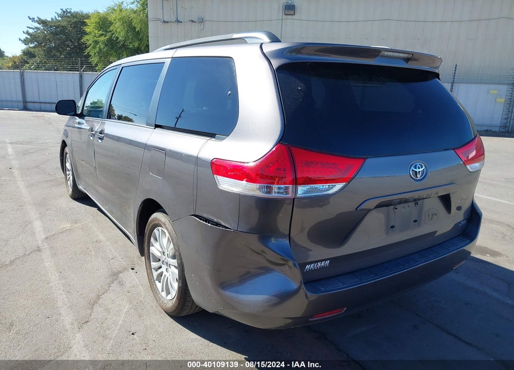 2014 TOYOTA SIENNA XLE V6 8 PASSENGER VIN: 5TDYK3DC4ES421257