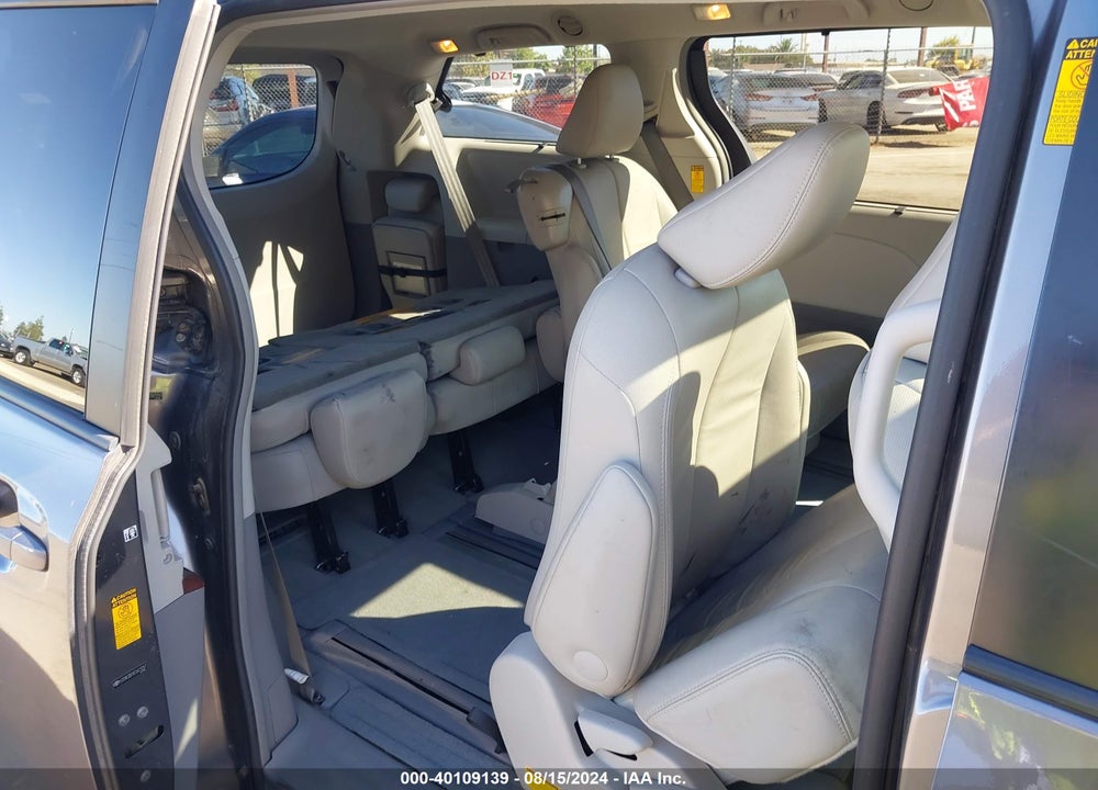 2014 TOYOTA SIENNA XLE V6 8 PASSENGER VIN: 5TDYK3DC4ES421257