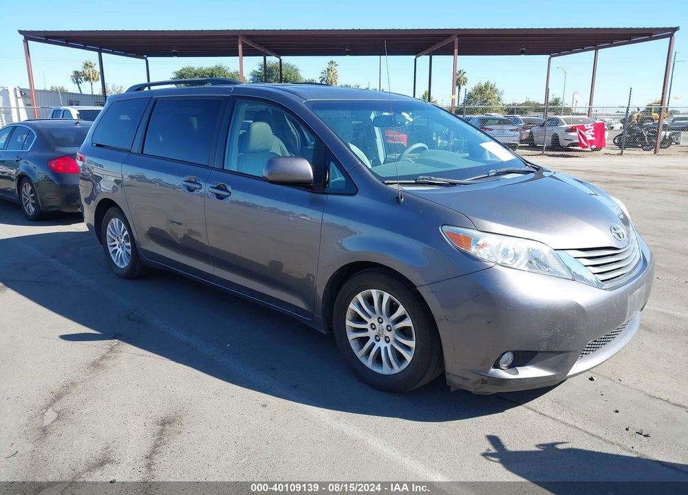 2014 TOYOTA SIENNA XLE V6 8 PASSENGER VIN: 5TDYK3DC4ES421257