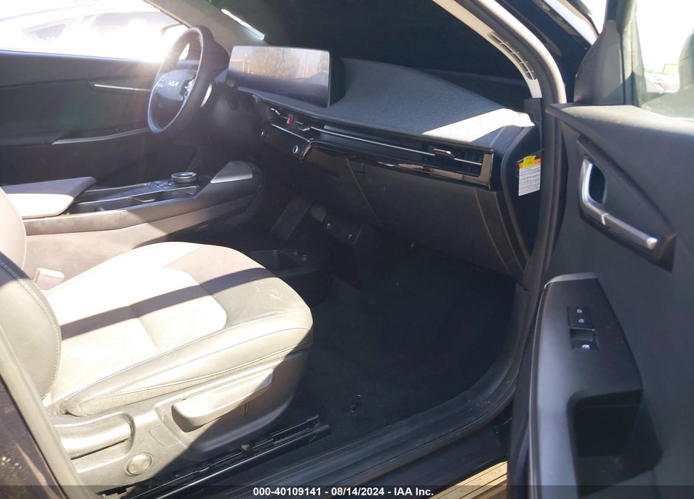 2024 KIA EV6 LIGHT LONG RANGE VIN: KNDC34LA5R5172122