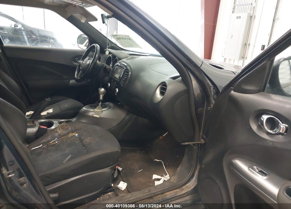 2011 NISSAN JUKE SV VIN: JN8AF5MV2BT018883