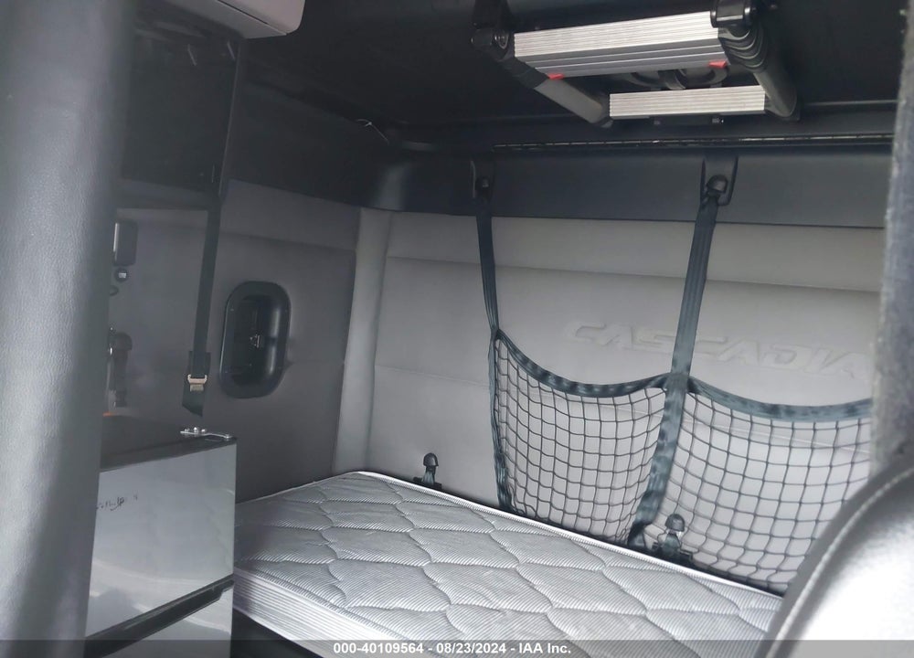 2018 FREIGHTLINER NEW CASCADIA 126 VIN: 3AKJHHDR4JSJV3207