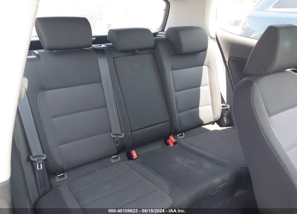 2010 VOLKSWAGEN GOLF 2-DOOR VIN: WVWAA7AJ5AW096238