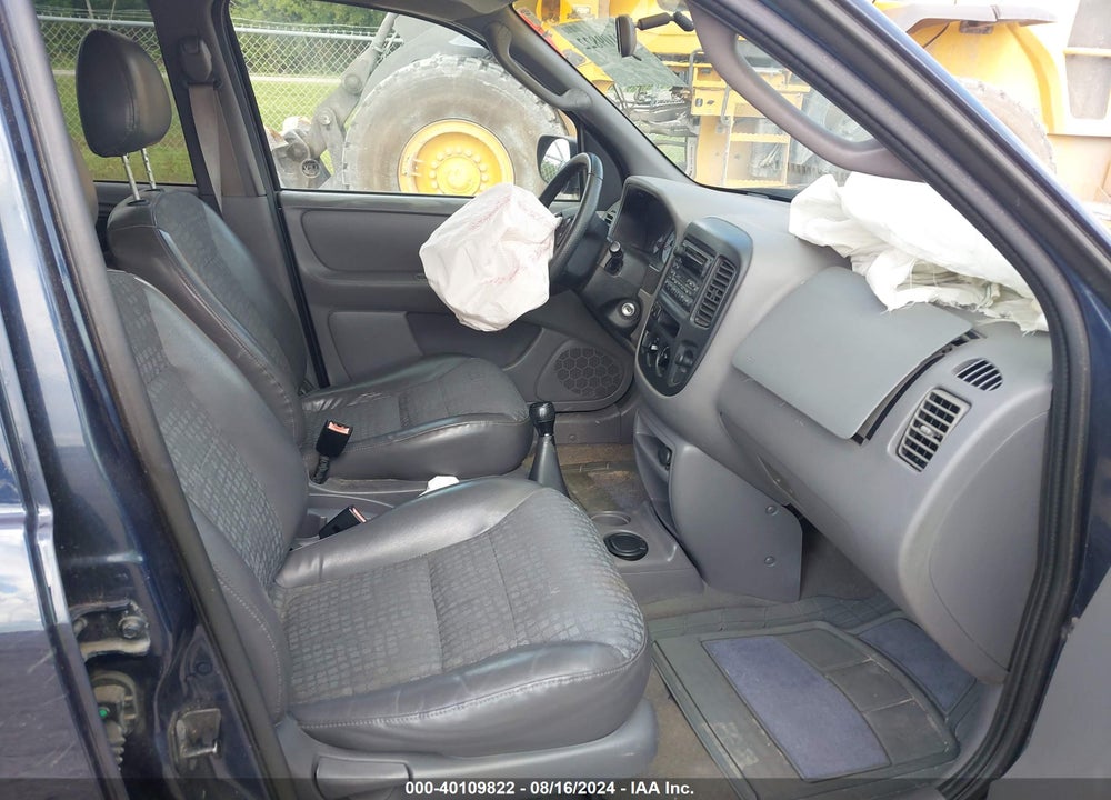 2002 FORD ESCAPE XLS VIN: 1FMYU01B52KA08556