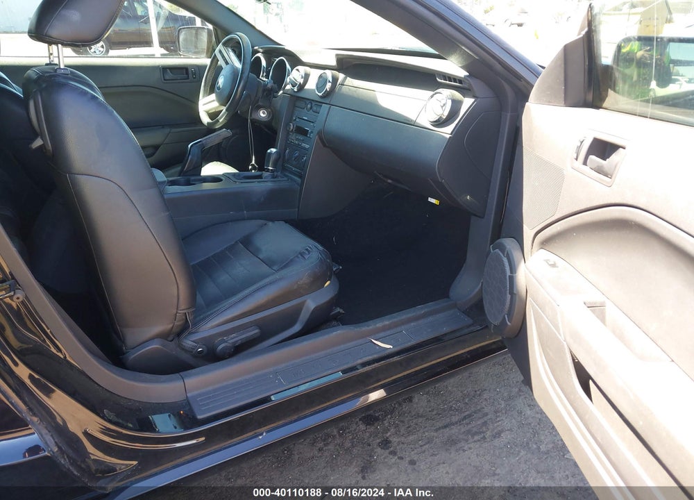 2005 FORD MUSTANG VIN: 1ZVFT82HX55151969