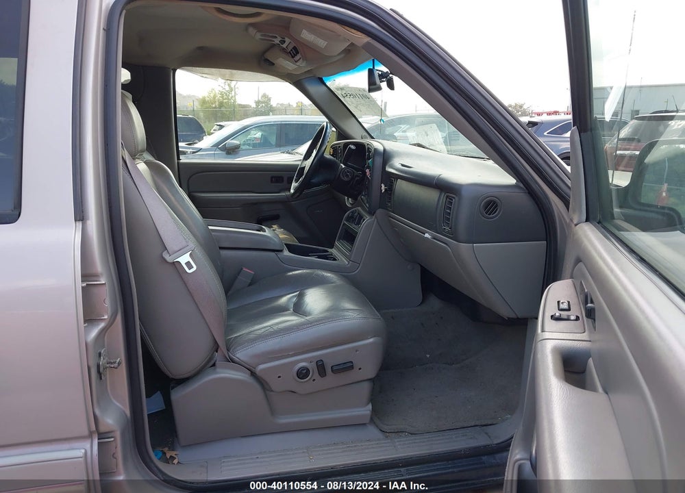 2005 CHEVROLET SUBURBAN 1500 LT VIN: 1GNFK16Z55J121857