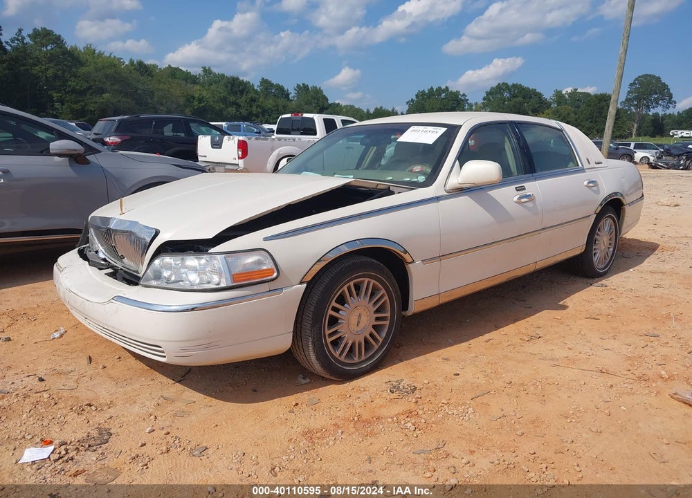 2007 LINCOLN TOWN CAR SIGNATURE VIN: 1LNHM81W77Y623342