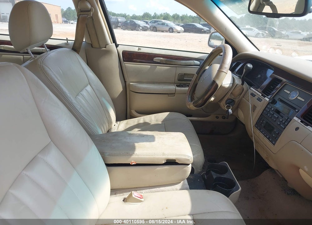 2007 LINCOLN TOWN CAR SIGNATURE VIN: 1LNHM81W77Y623342