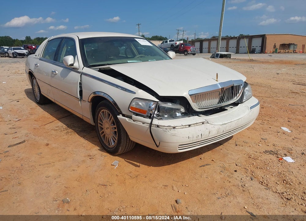 2007 LINCOLN TOWN CAR SIGNATURE VIN: 1LNHM81W77Y623342