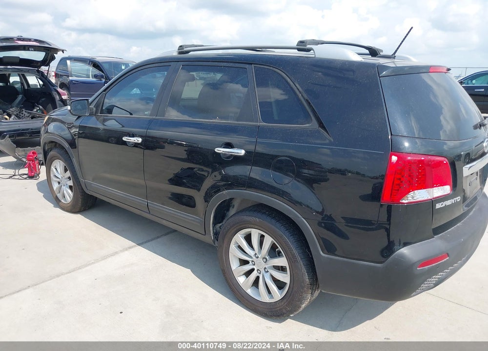 2011 KIA SORENTO LX V6 VIN: 5XYKT4A29BG065367
