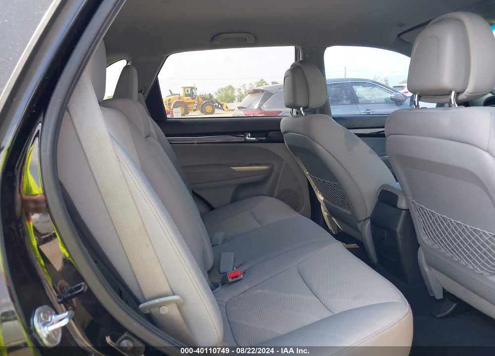2011 KIA SORENTO LX V6 VIN: 5XYKT4A29BG065367