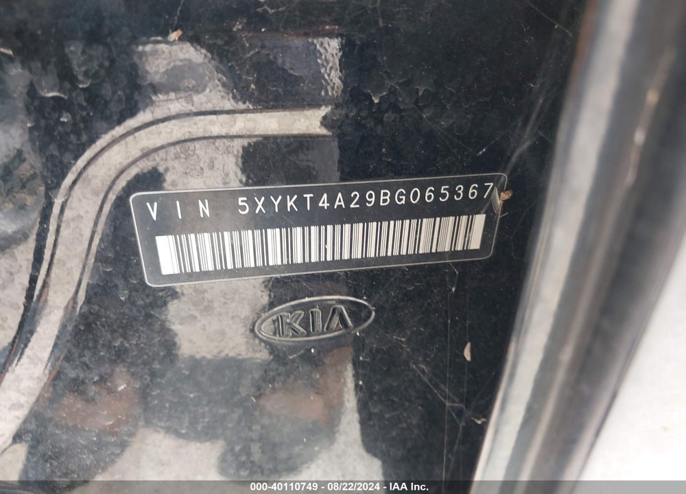 2011 KIA SORENTO LX V6 VIN: 5XYKT4A29BG065367