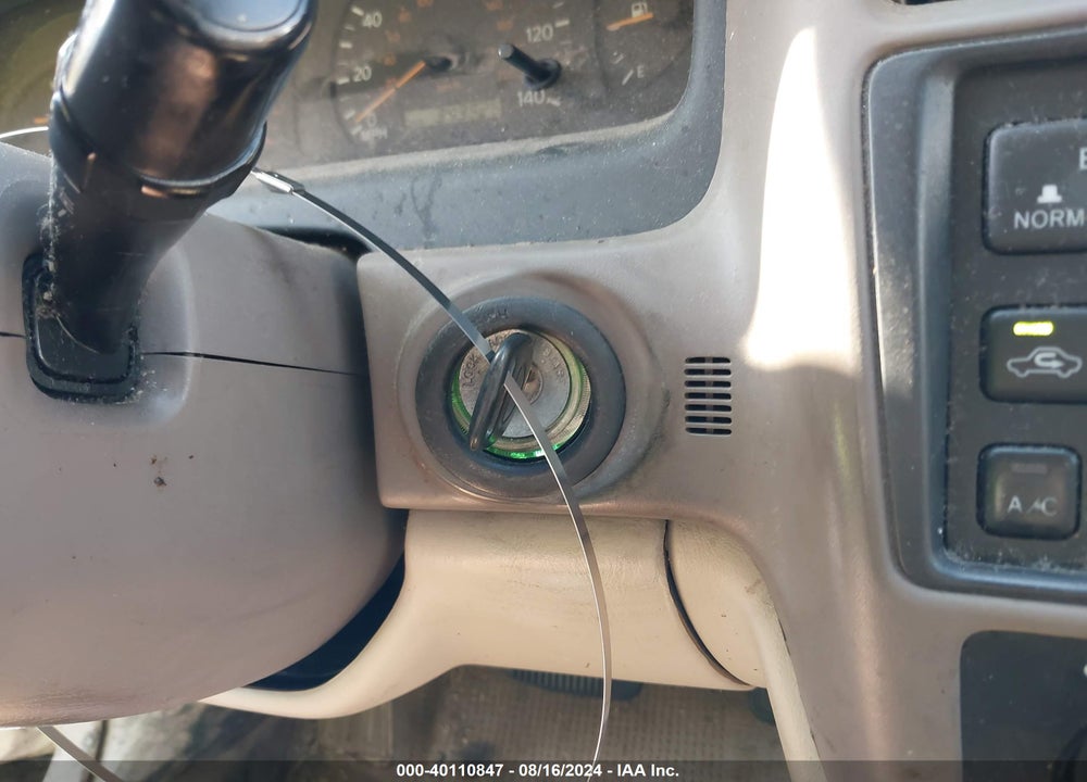 1999 TOYOTA AVALON XL VIN: 4T1BF18BXXU340855