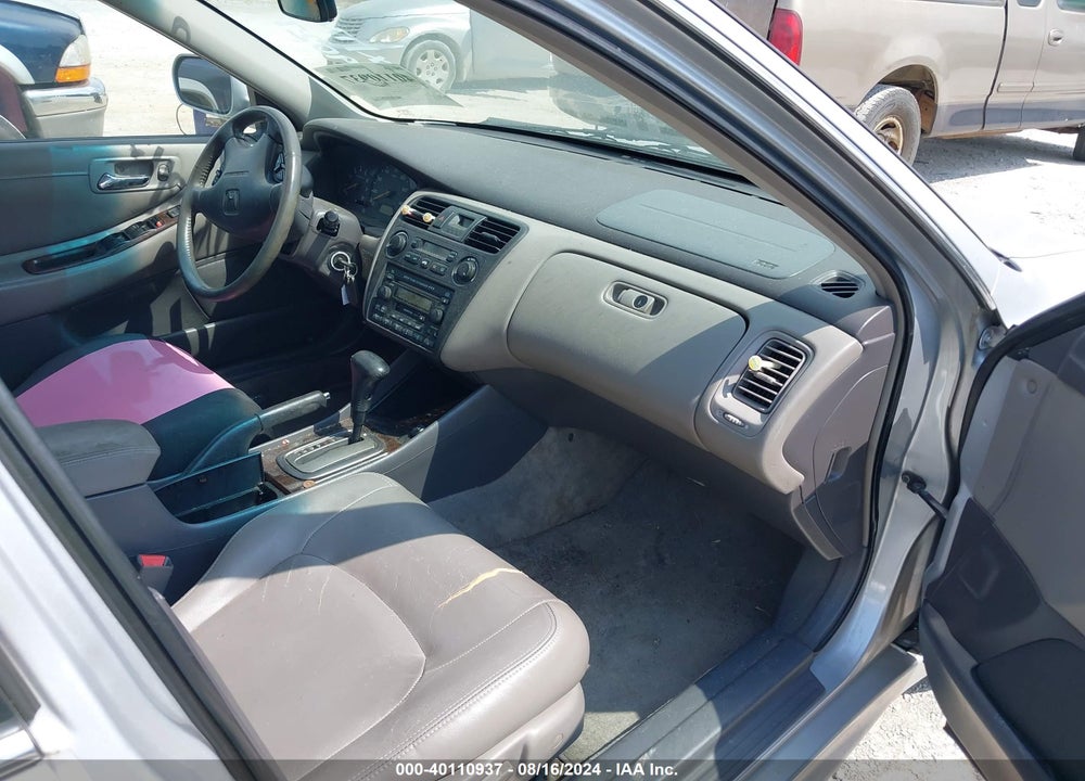 2002 HONDA ACCORD 3.0 EX VIN: 1HGCG16562A079027
