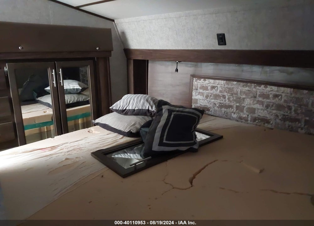 2018 FOREST RIVER CHEROKEE 42' 5TH WHEEL VIN: 5ZT3CKWB7J2701941
