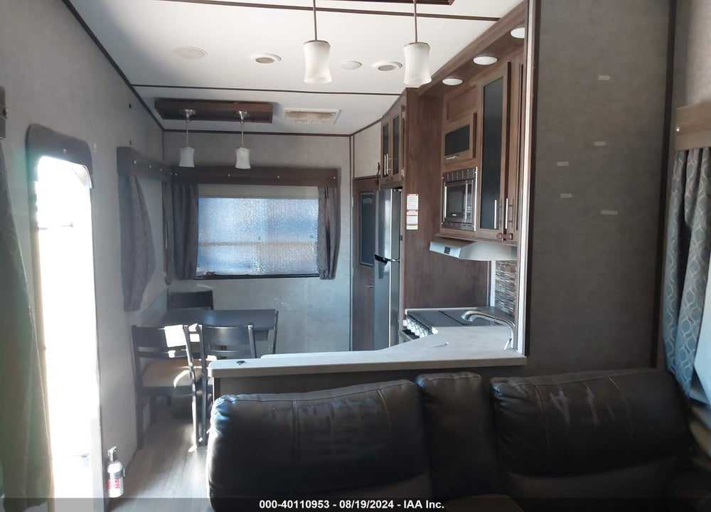 2018 FOREST RIVER CHEROKEE 42' 5TH WHEEL VIN: 5ZT3CKWB7J2701941