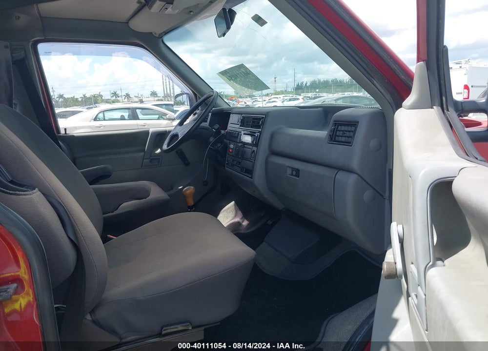 1994 VOLKSWAGEN EUROVAN MV VIN: WV2ZZZ70ZRH102700