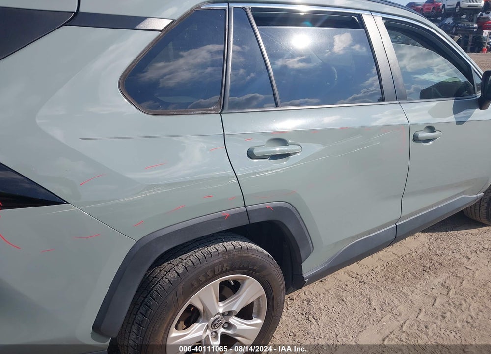 2019 TOYOTA RAV4 XLE VIN: JTMW1RFV6KD505096