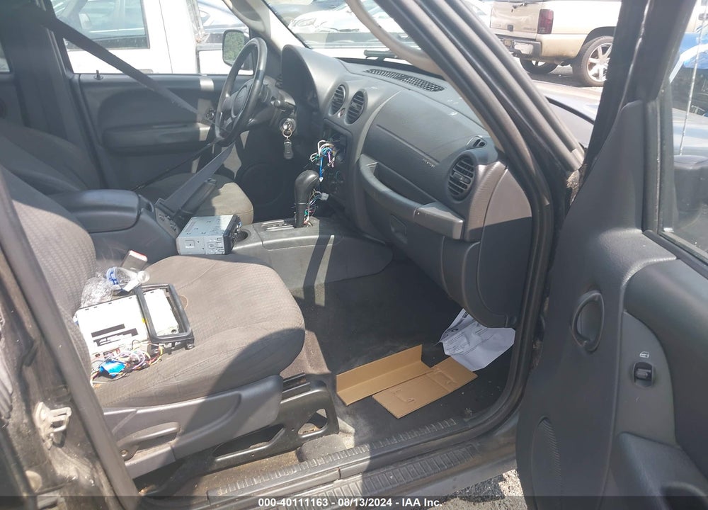 2004 JEEP LIBERTY SPORT VIN: 1J4GL48K54W146443